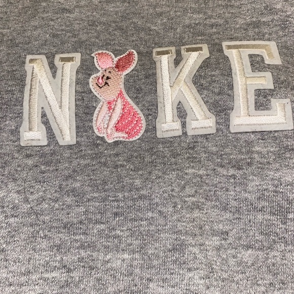 Gray sweat shirt by Gildan words NIKE and Disney Piglet used for the I. Sz Large - Picture 5 of 10